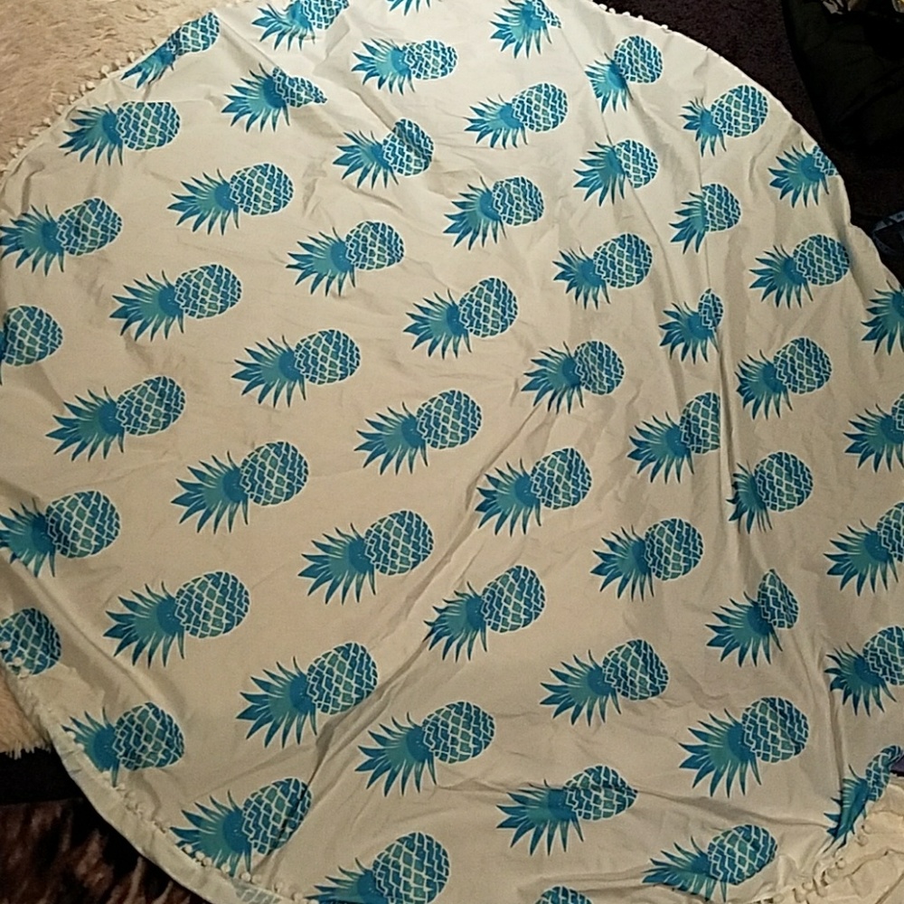 Pineapple beach throw